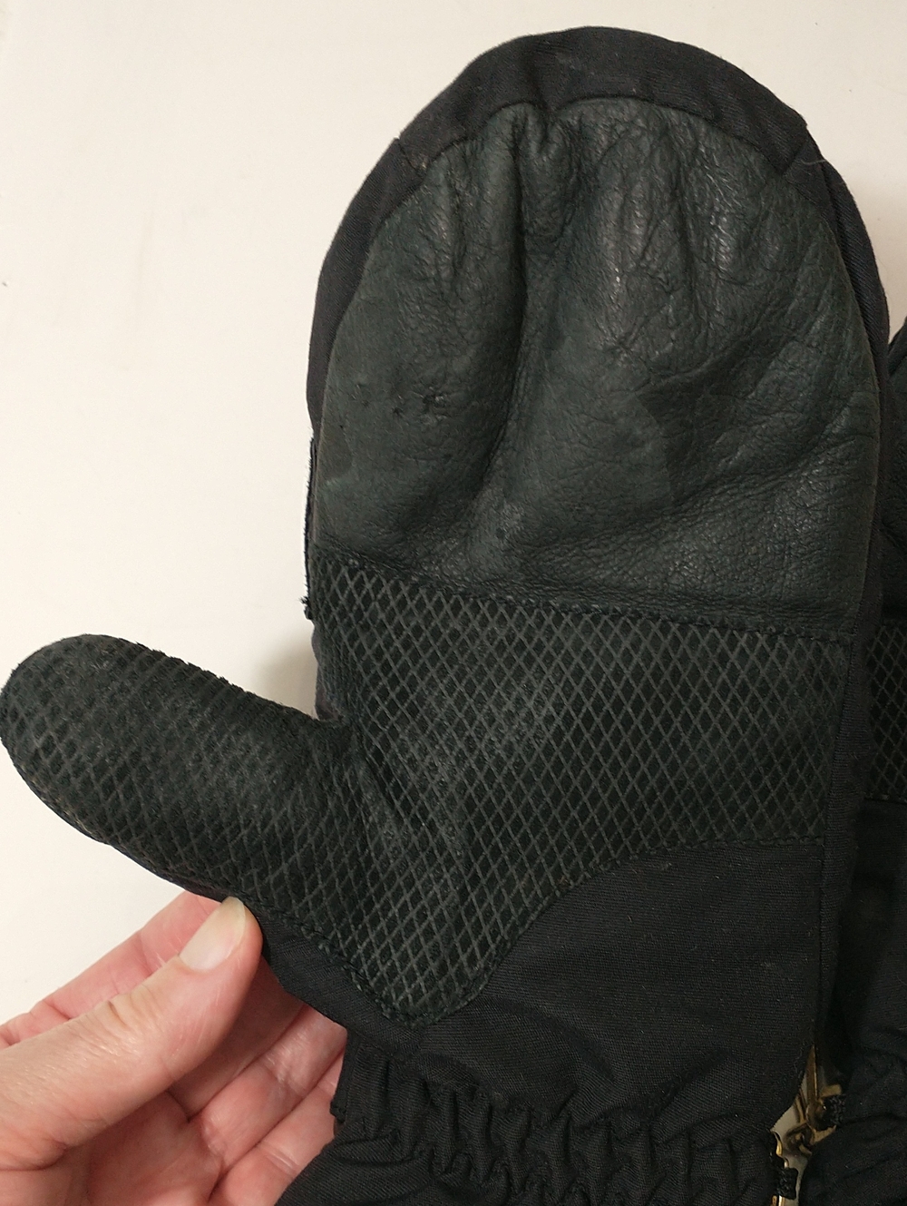 Grandoe Dri Gard Waterproof Tech Black Horizon Ski Mittens, Women's L, Insulated - Picture 6 of 11